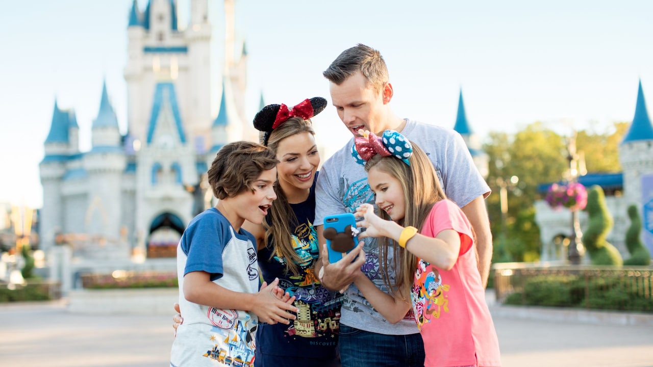 Top 9 Tips for Enjoying Disney World While Pregnant — hero image